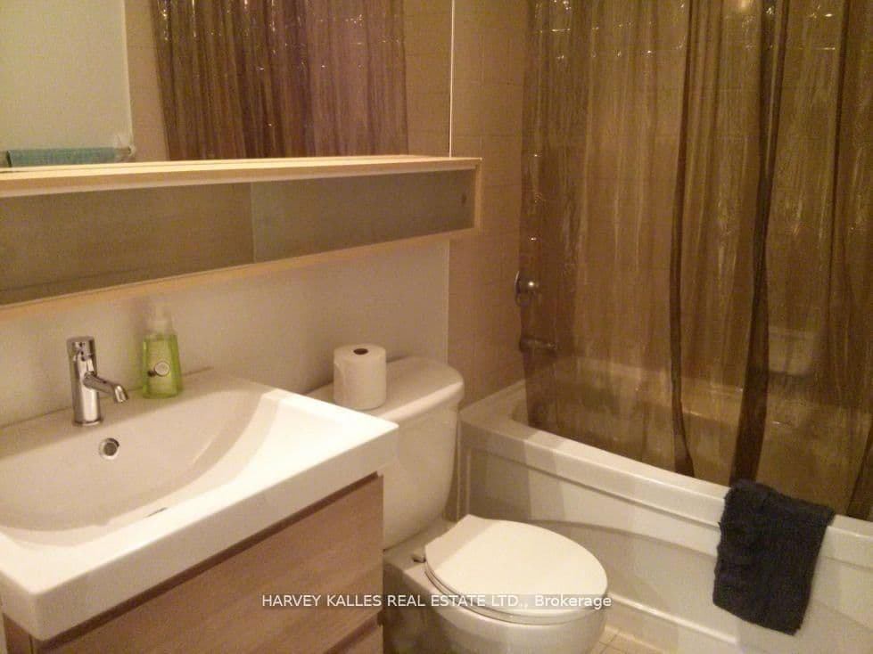 85 Bloor Street E, Unit 1603 thumbnail 15