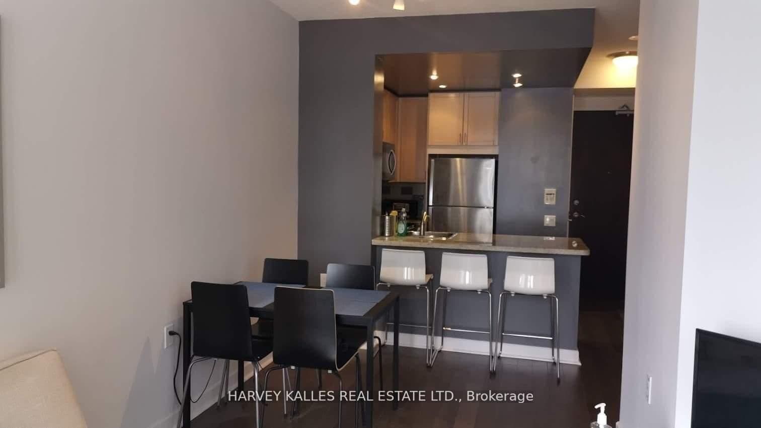 85 Bloor Street E, Unit 1603 thumbnail 3