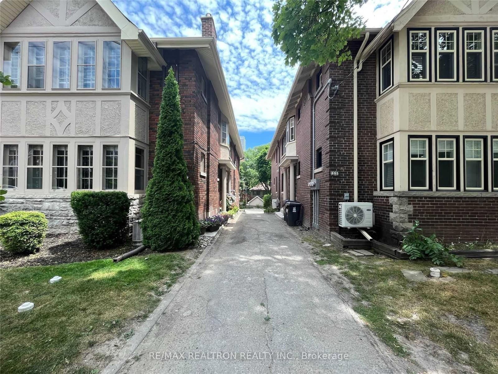 485 Oriole Parkway, Unit B thumbnail 2