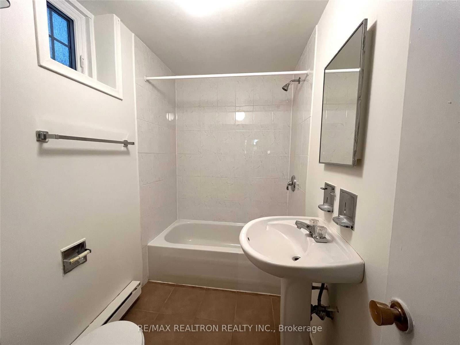 485 Oriole Parkway, Unit B thumbnail 7