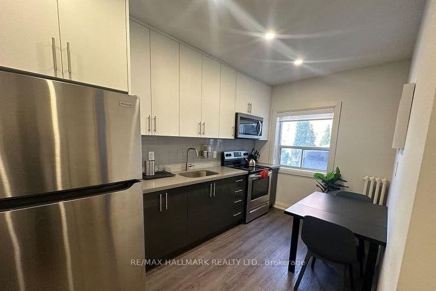 595 St Clair Avenue W, Unit 4 thumbnail 3