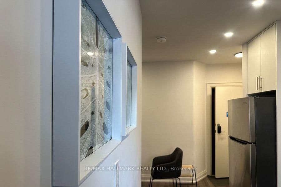 595 St Clair Avenue W, Unit 4 thumbnail 5