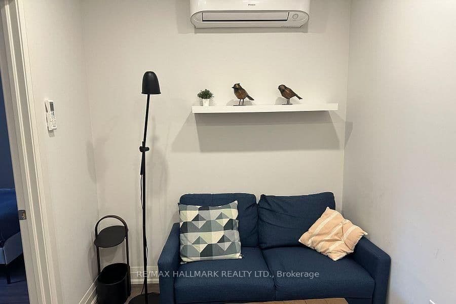 595 St Clair Avenue W, Unit 4 thumbnail 7