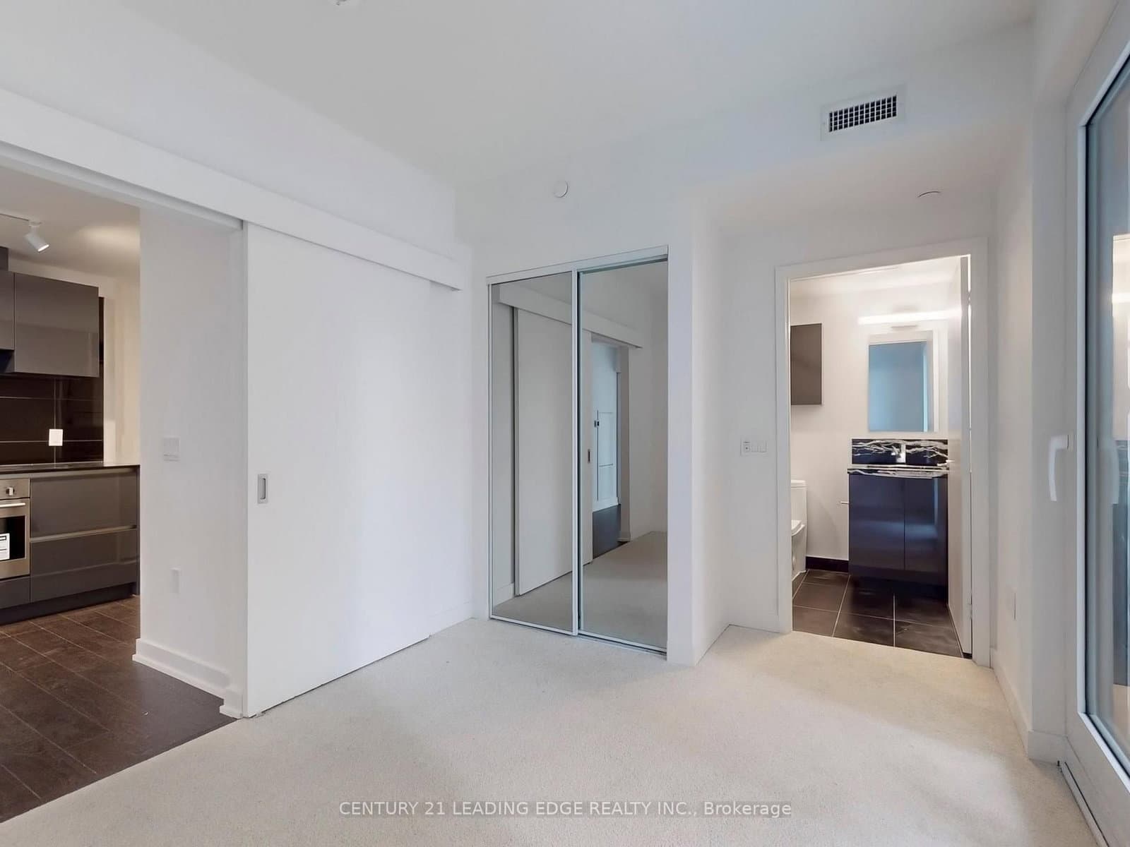 230 Simcoe Street, Unit 2212 thumbnail 12