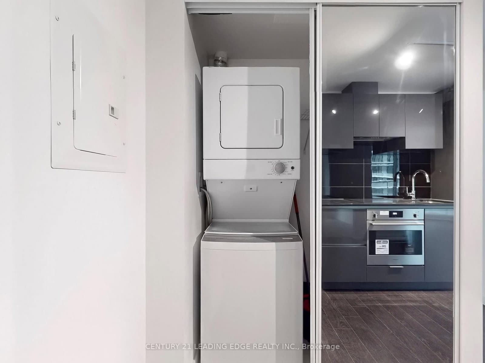 230 Simcoe Street, Unit 2212 thumbnail 14