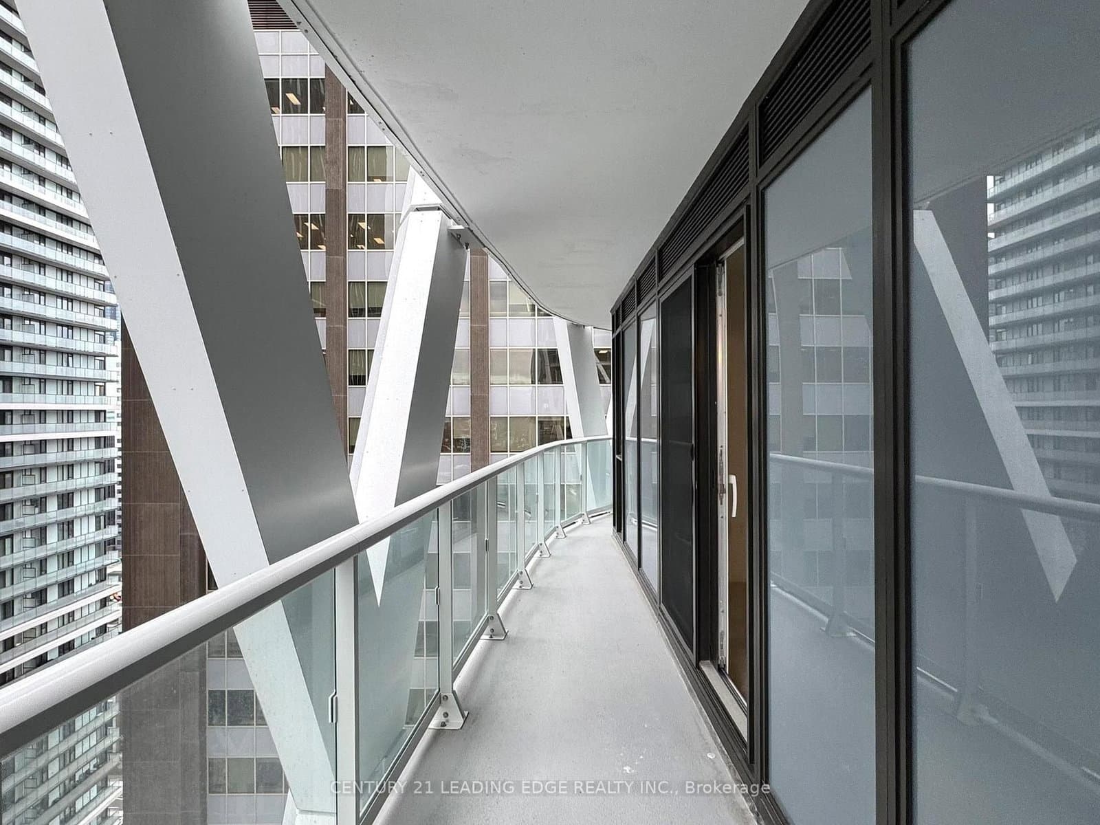 230 Simcoe Street, Unit 2212 thumbnail 15