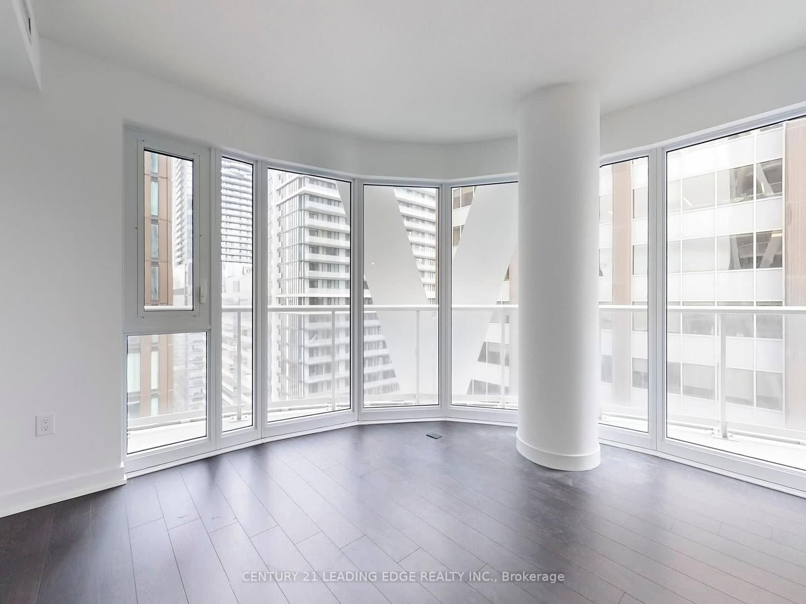 230 Simcoe Street, Unit 2212 thumbnail 3