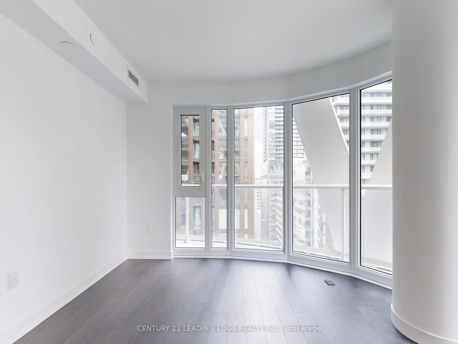 230 Simcoe Street, Unit 2212 thumbnail 4