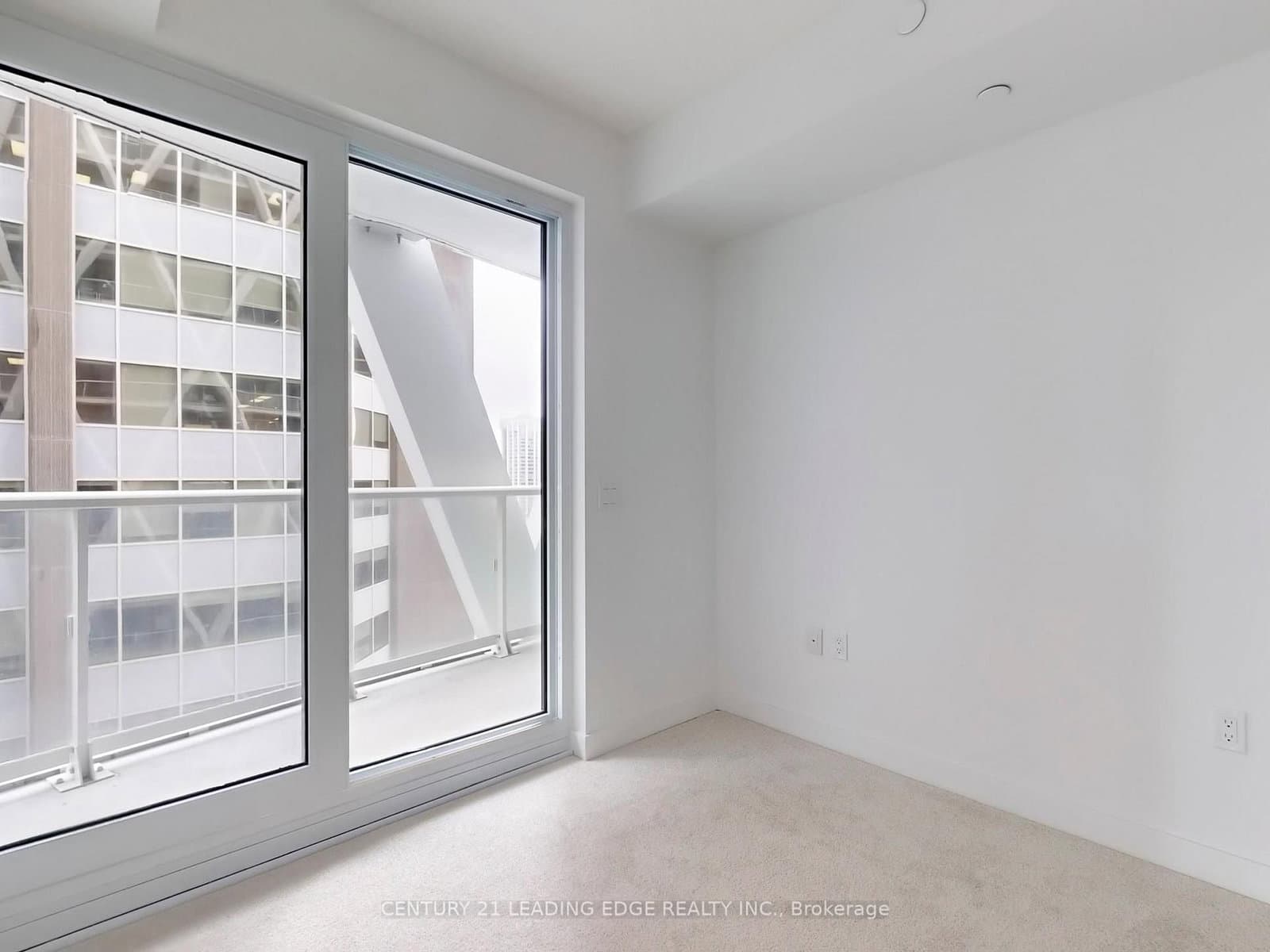 230 Simcoe Street, Unit 2212 thumbnail 8