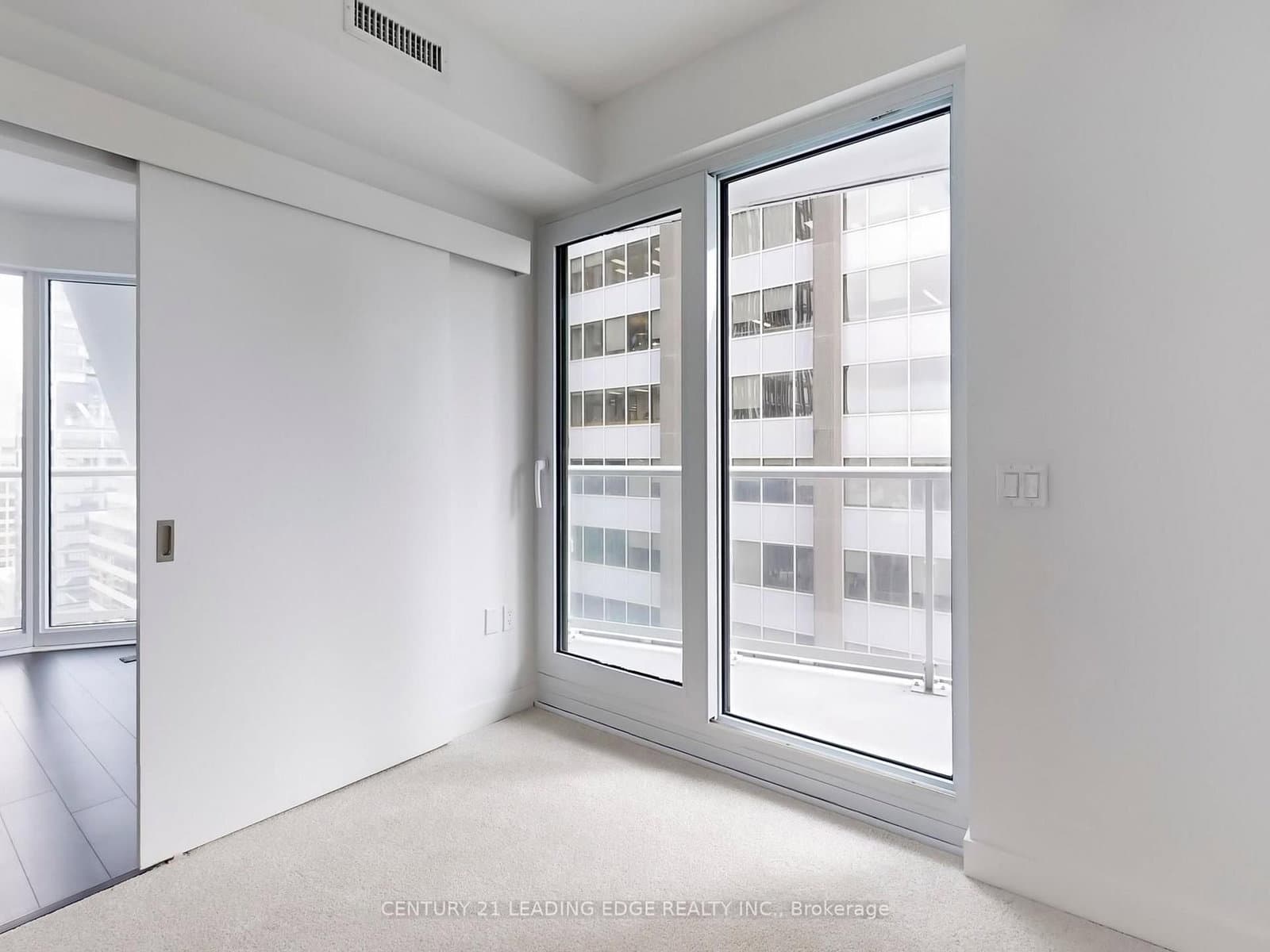 230 Simcoe Street, Unit 2212 thumbnail 9