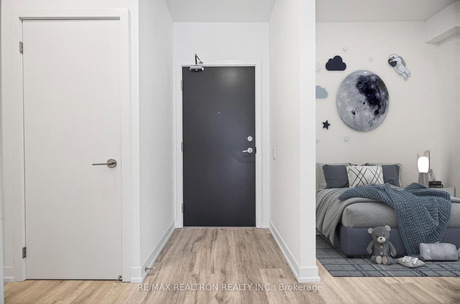 8 Olympic Garden Drive, Unit 704 thumbnail 6