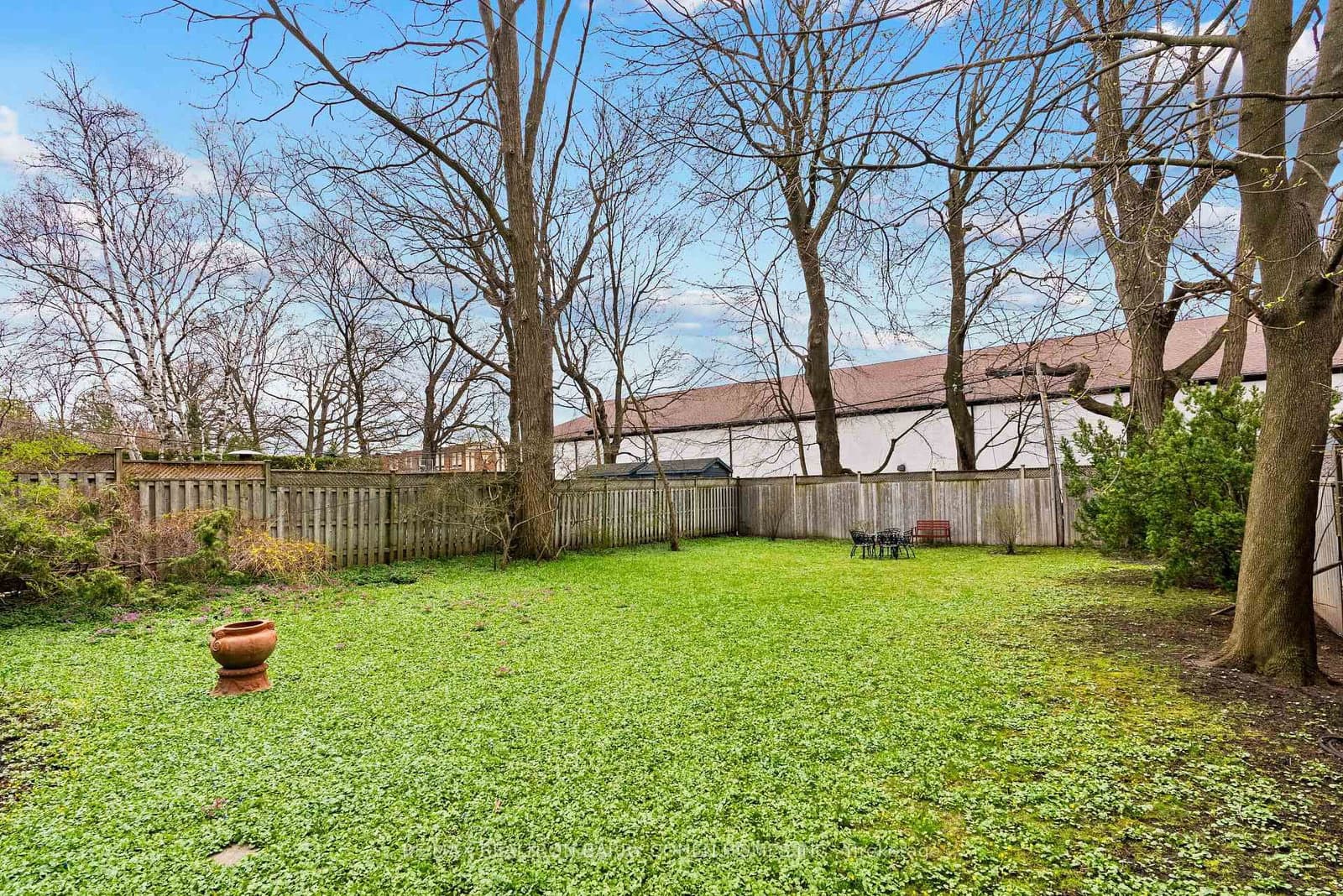 147 Farnham Avenue thumbnail 6