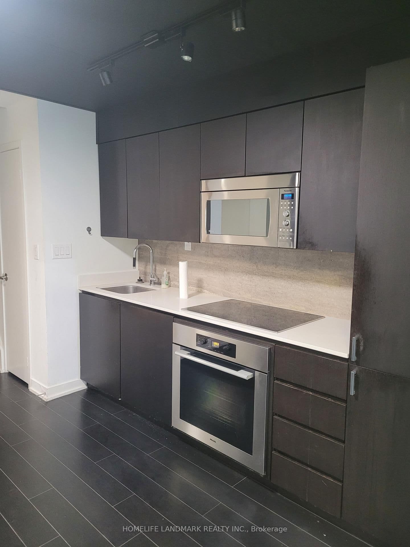 26 Capreol Court, Unit G17 thumbnail 7