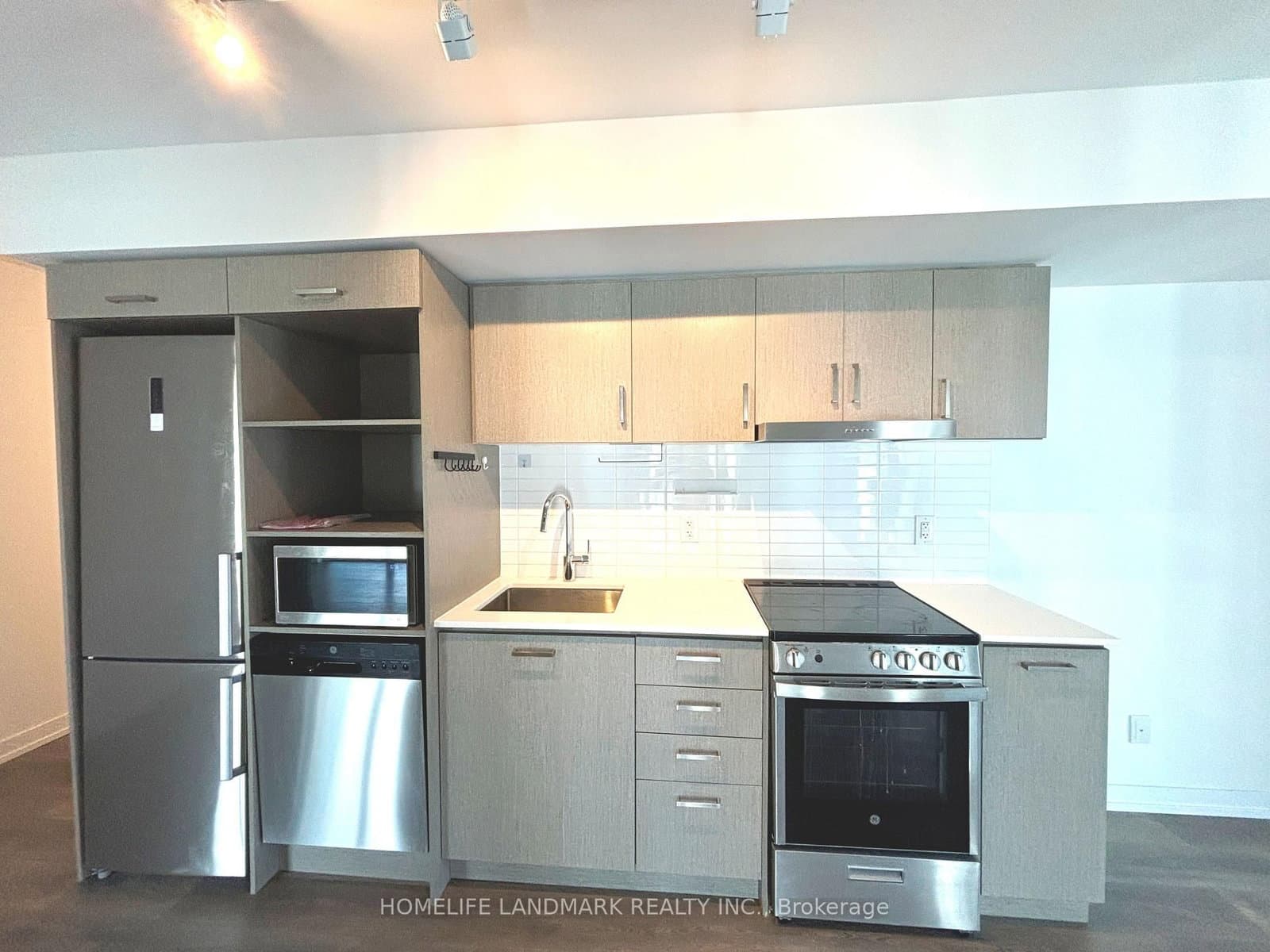 219 Dundas Street E, Unit 1107 thumbnail 3
