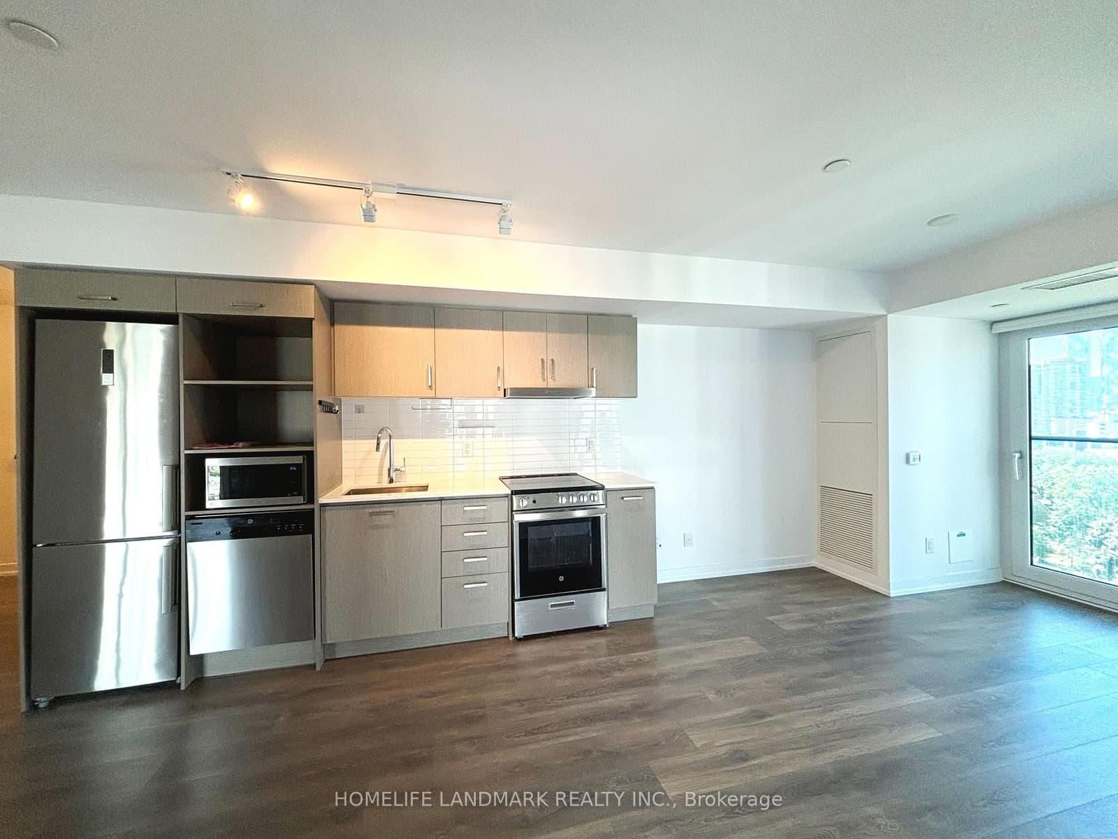 219 Dundas Street E, Unit 1107 thumbnail 4