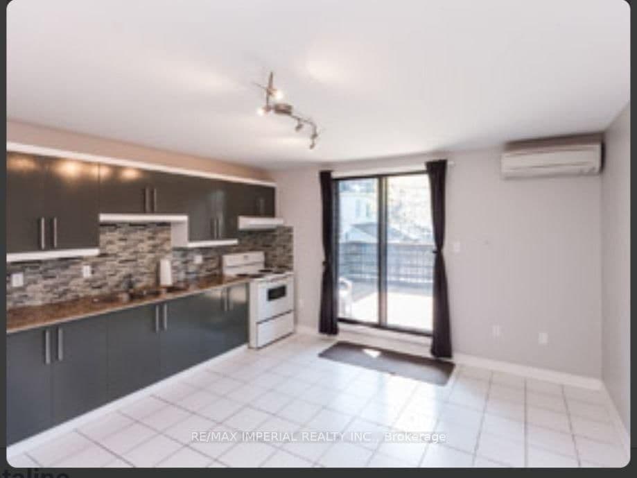 714R Dufferin Street thumbnail 2