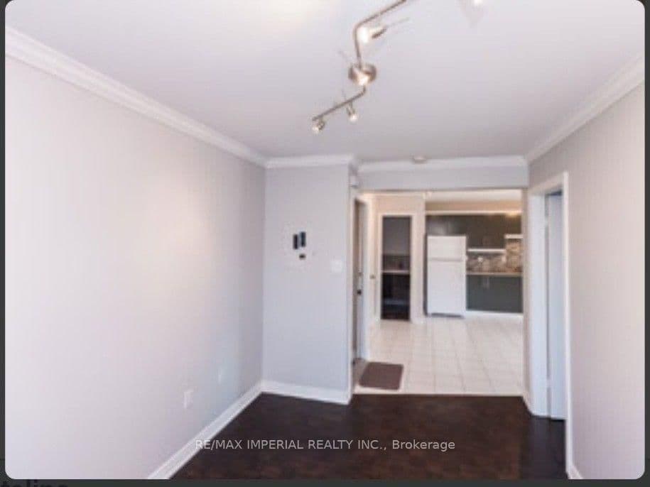 714R Dufferin Street thumbnail 4