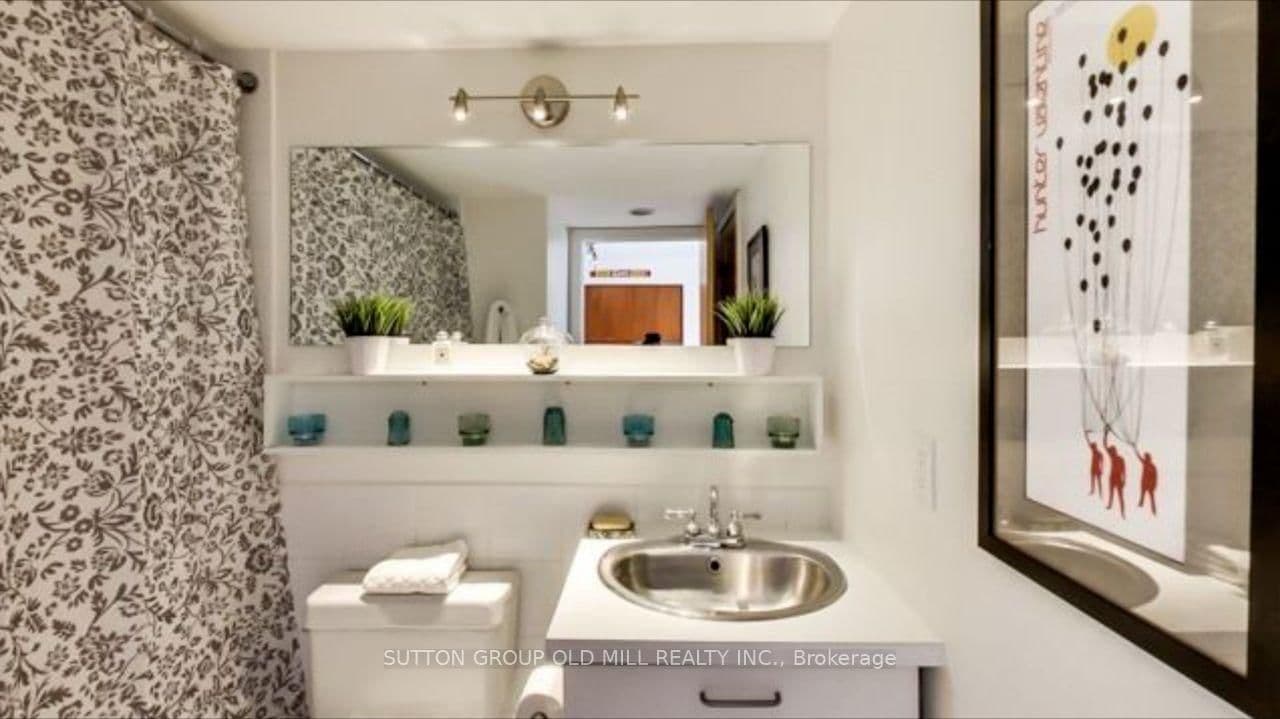 255 Richmond Street E, Unit PH2 thumbnail 33