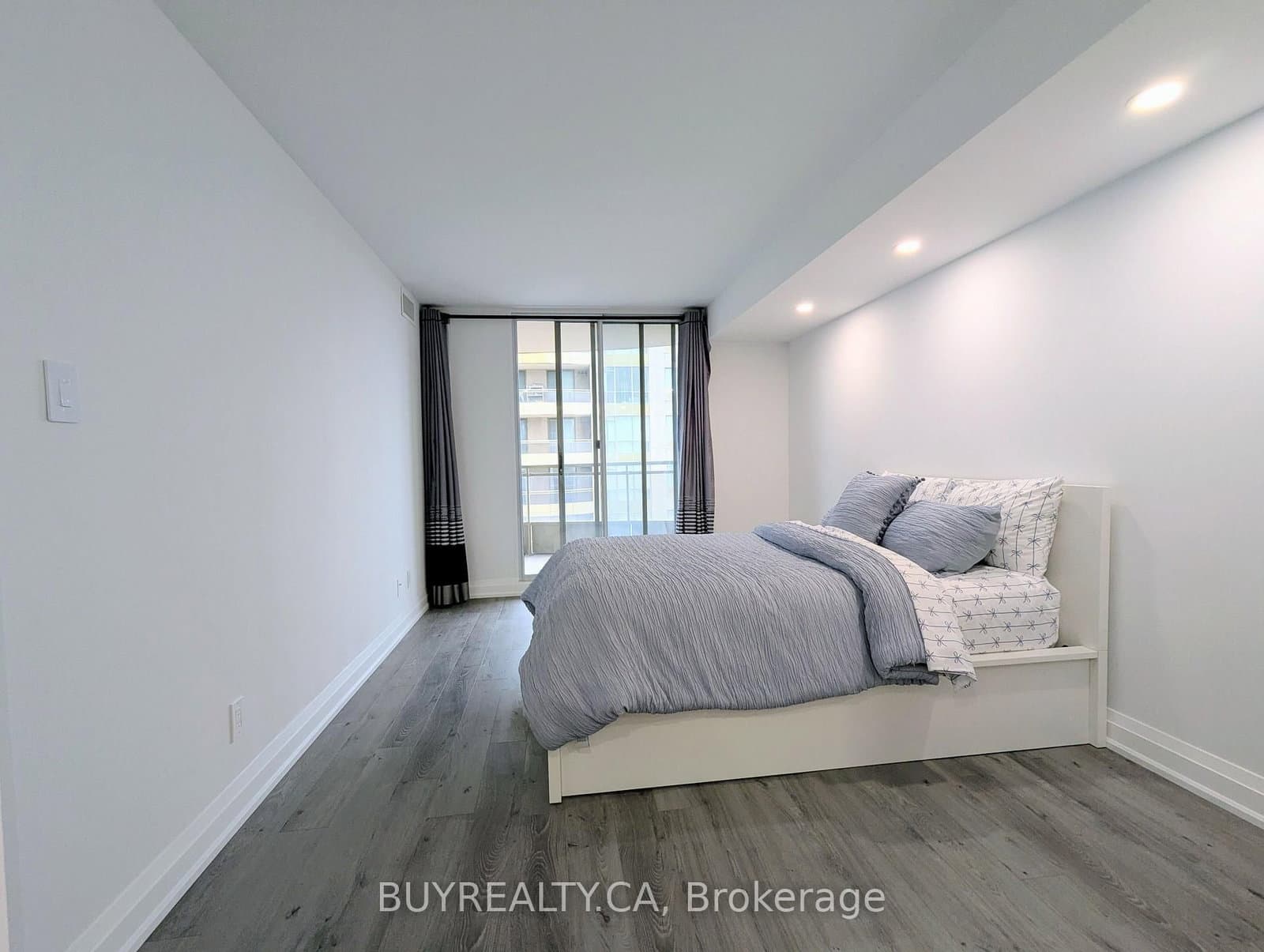256 Doris Avenue, Unit 1603 thumbnail 20