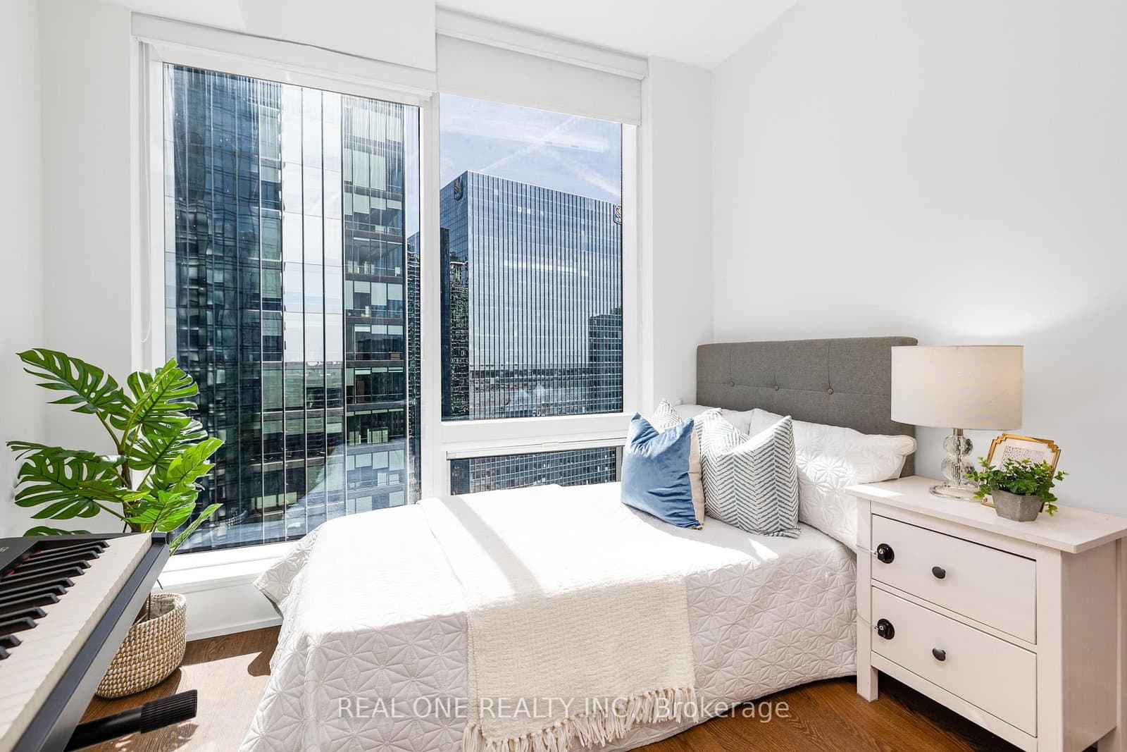 10 York Street, Unit 2905 thumbnail 33