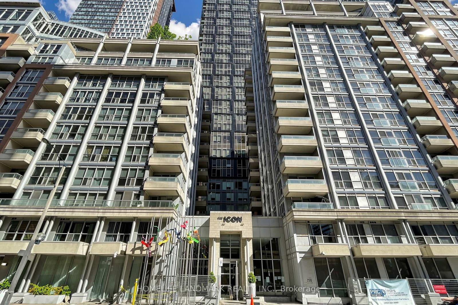 #1124 - 270 wellington Street W
