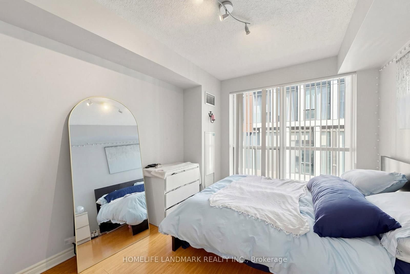 270 wellington Street W, Unit 1124 thumbnail 20