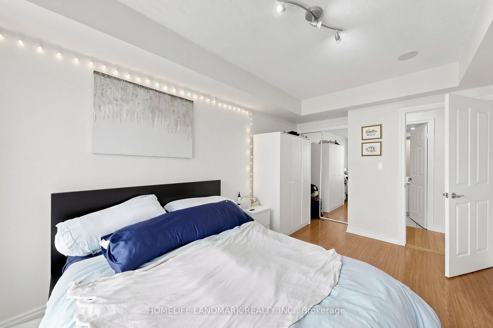 270 wellington Street W, Unit 1124 thumbnail 22
