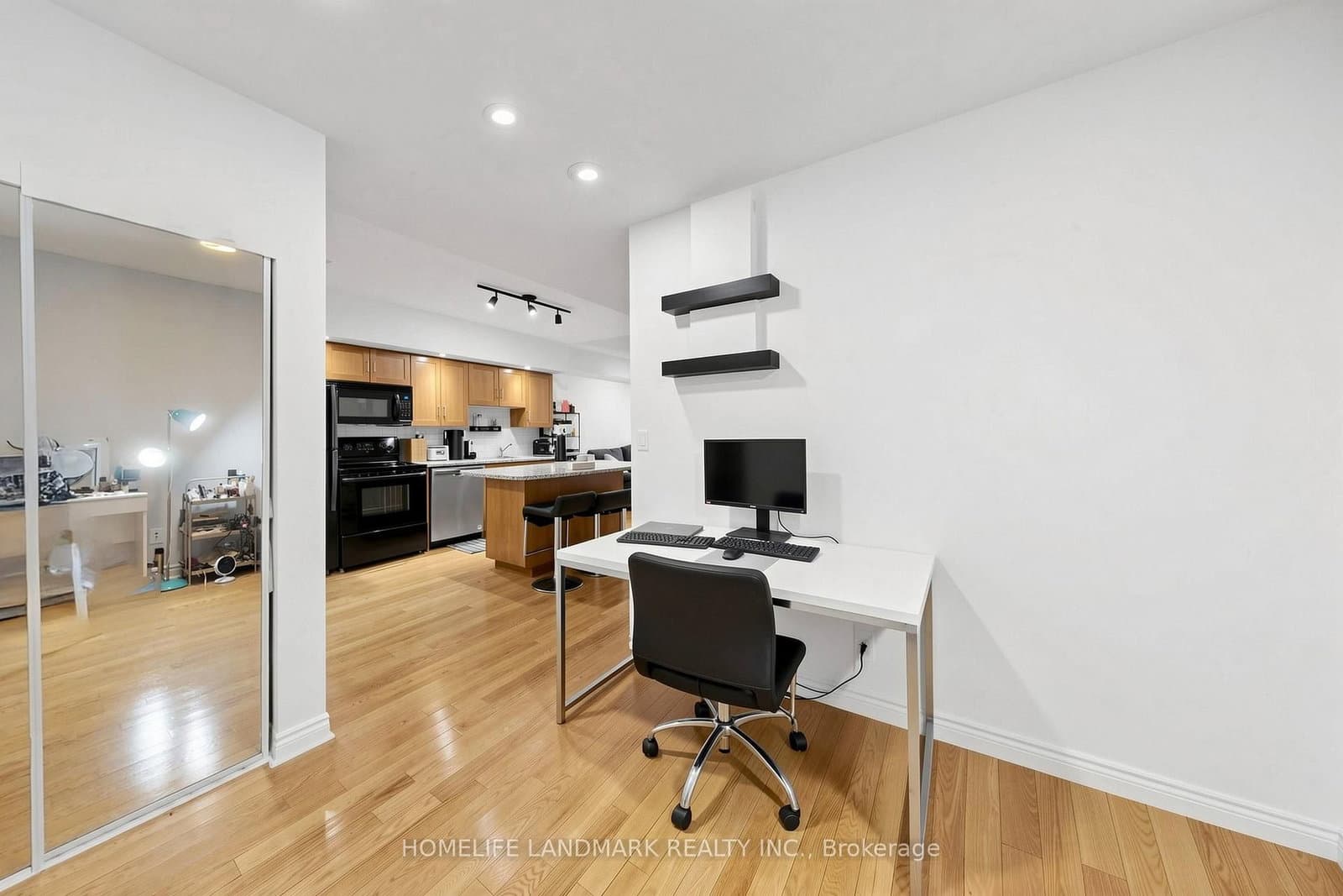 270 wellington Street W, Unit 1124 thumbnail 25
