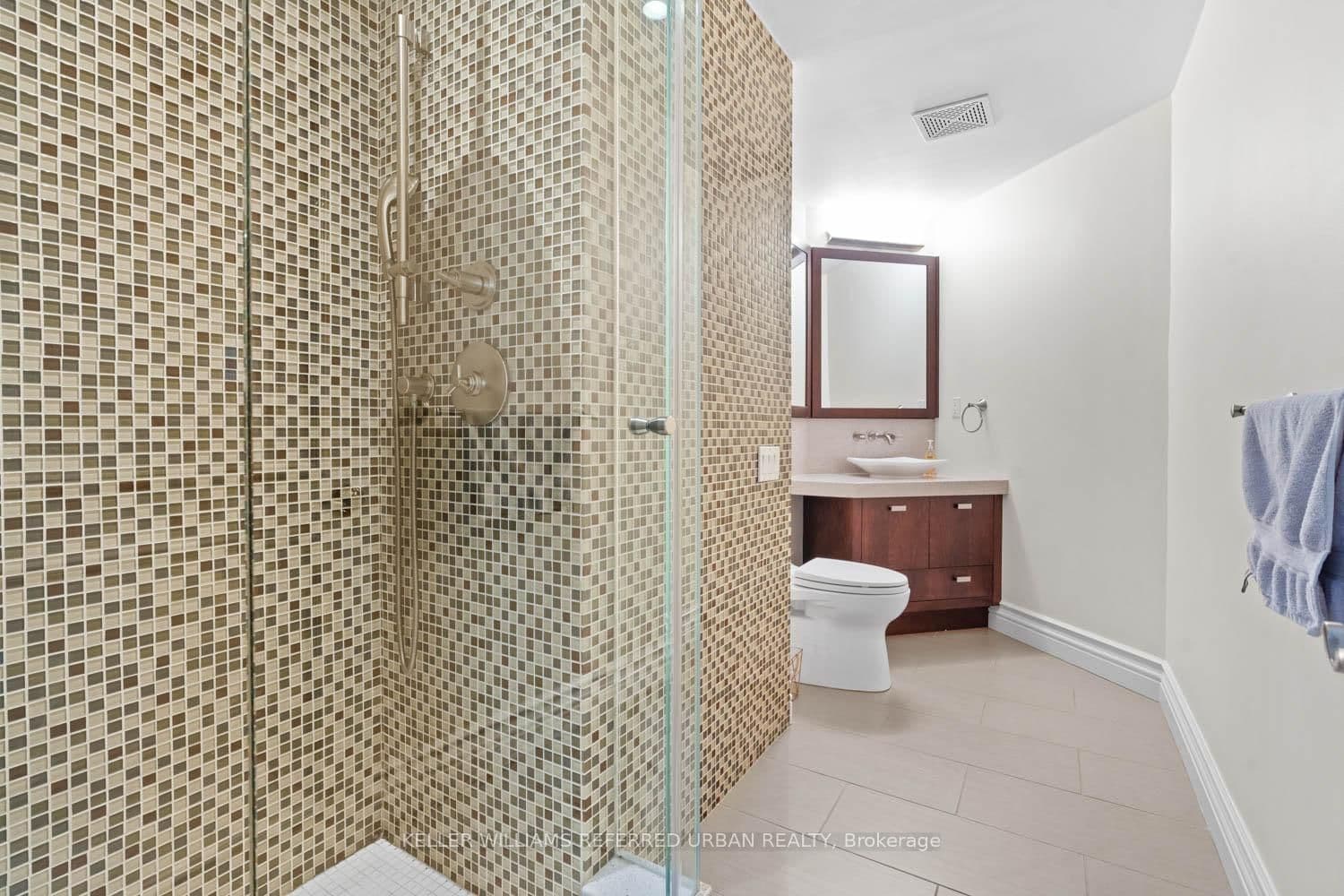 38 Avenue Road, Unit 1802 thumbnail 23