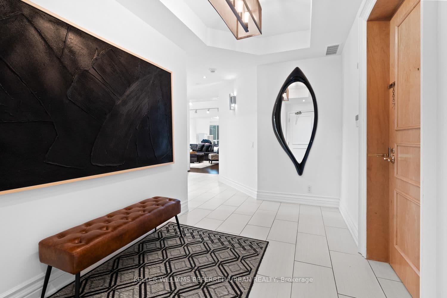 38 Avenue Road, Unit 1802 thumbnail 28