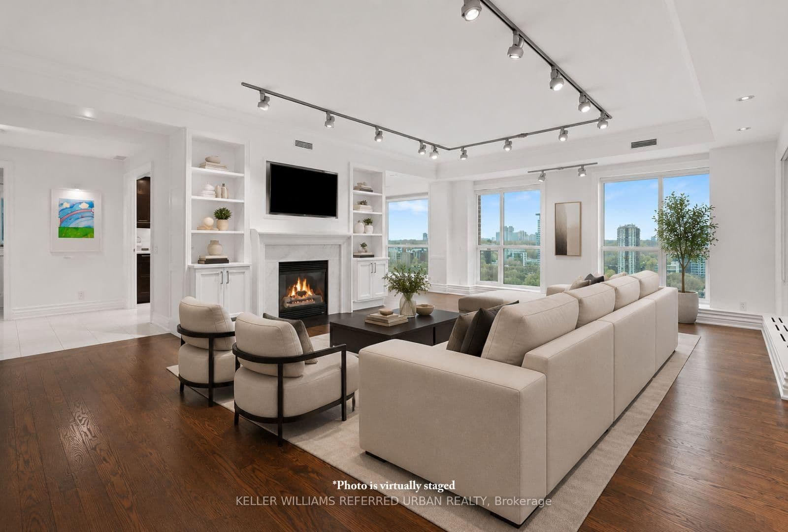 38 Avenue Road, Unit 1802 thumbnail 3
