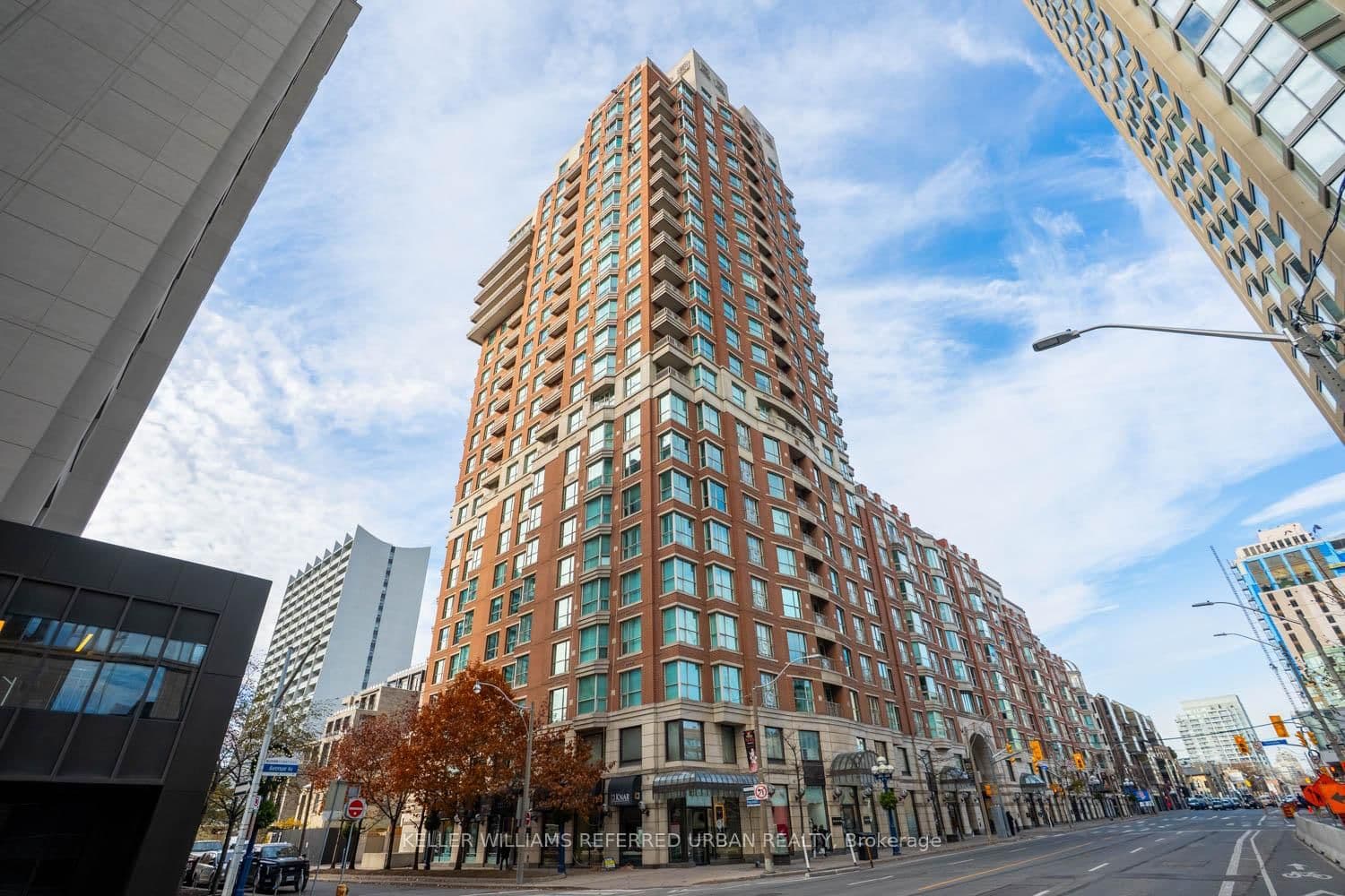 38 Avenue Road, Unit 1802 thumbnail 5