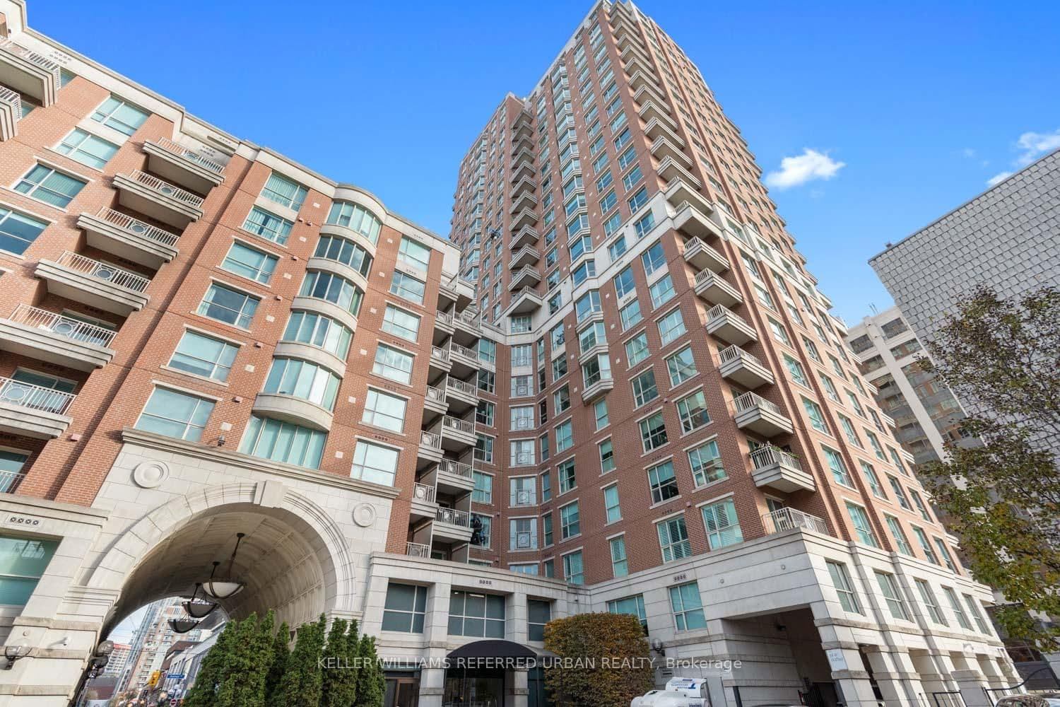 38 Avenue Road, Unit 1802 thumbnail 6