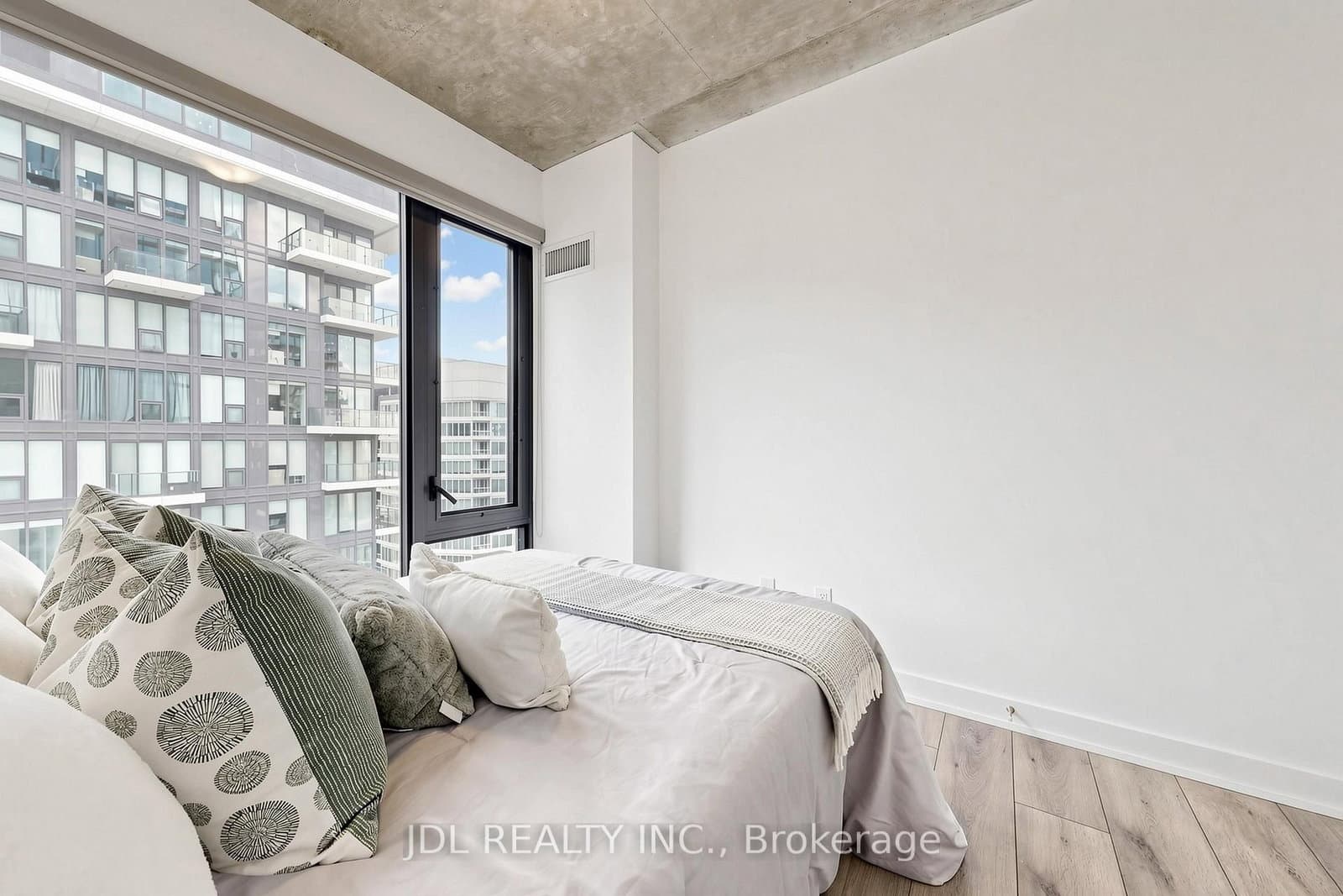 47 Mutual Street, Unit 2502 thumbnail 14