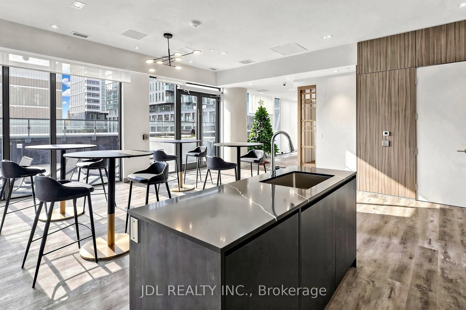 47 Mutual Street, Unit 2502 thumbnail 31