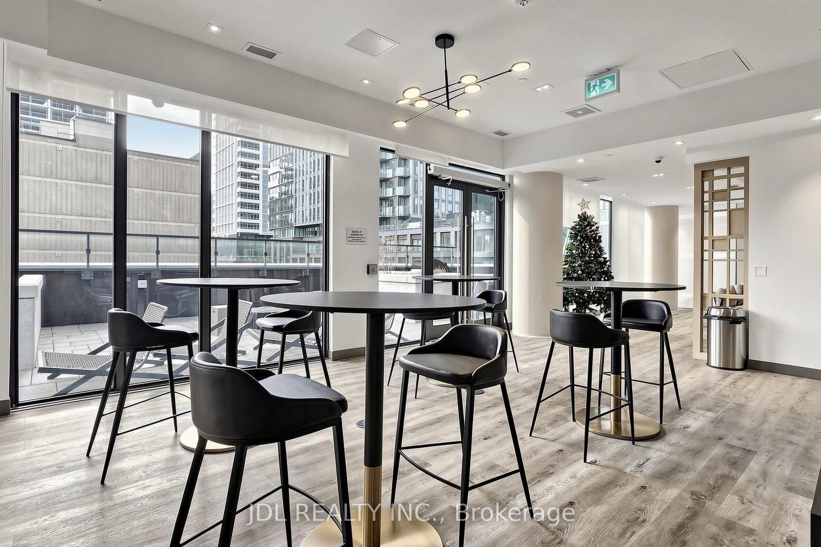 47 Mutual Street, Unit 2502 thumbnail 32