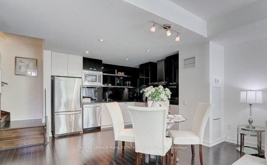 121 Mcmahon Drive, Unit TH7 thumbnail 11