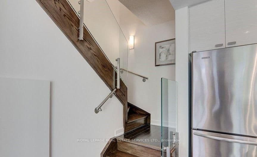 121 Mcmahon Drive, Unit TH7 thumbnail 12