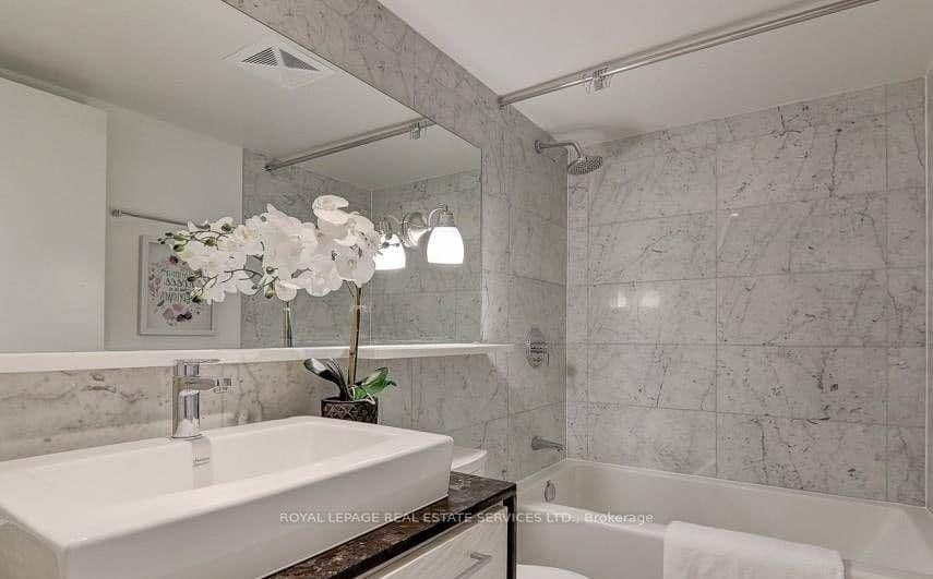 121 Mcmahon Drive, Unit TH7 thumbnail 21