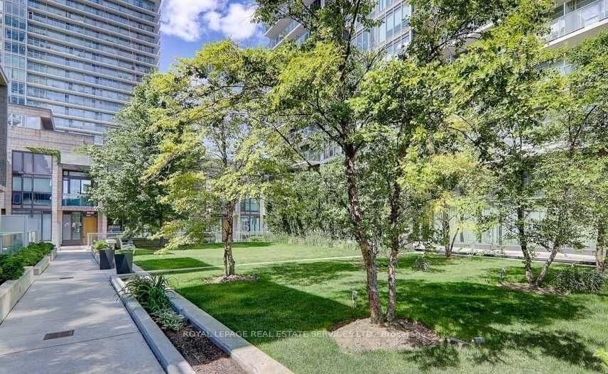 121 Mcmahon Drive, Unit TH7 thumbnail 23