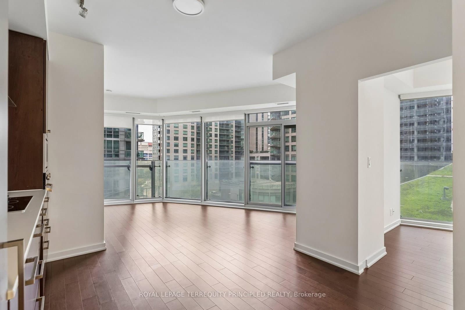 12 York Street, Unit 307 thumbnail 9