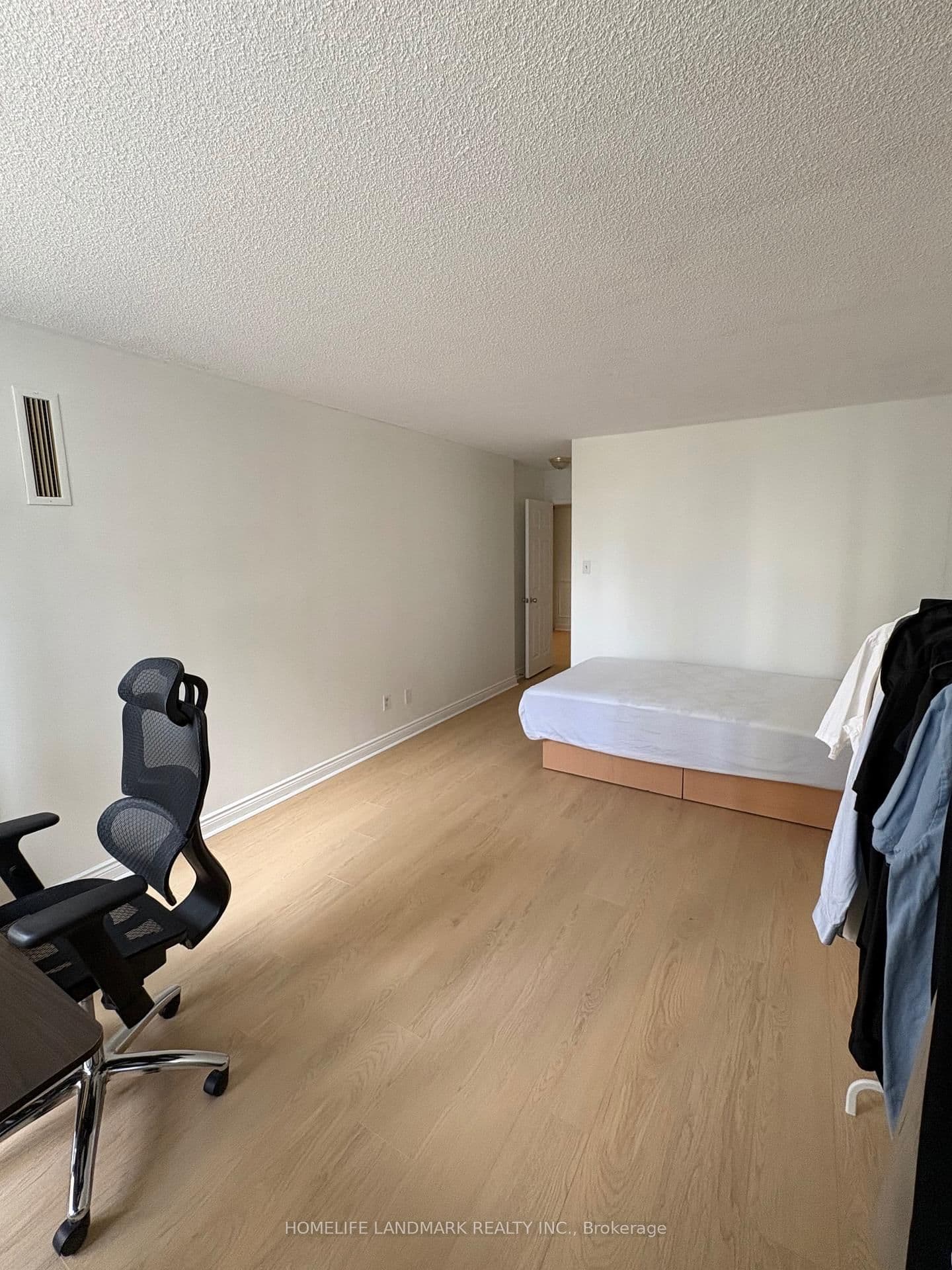77 Carlton Street, Unit 704 thumbnail 11