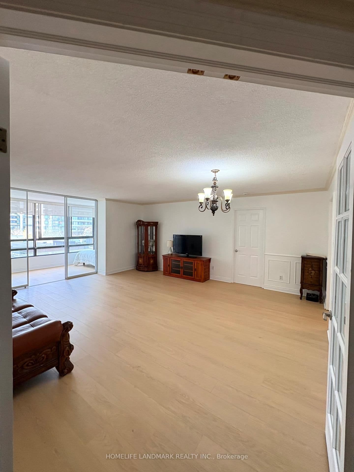 77 Carlton Street, Unit 704 thumbnail 2