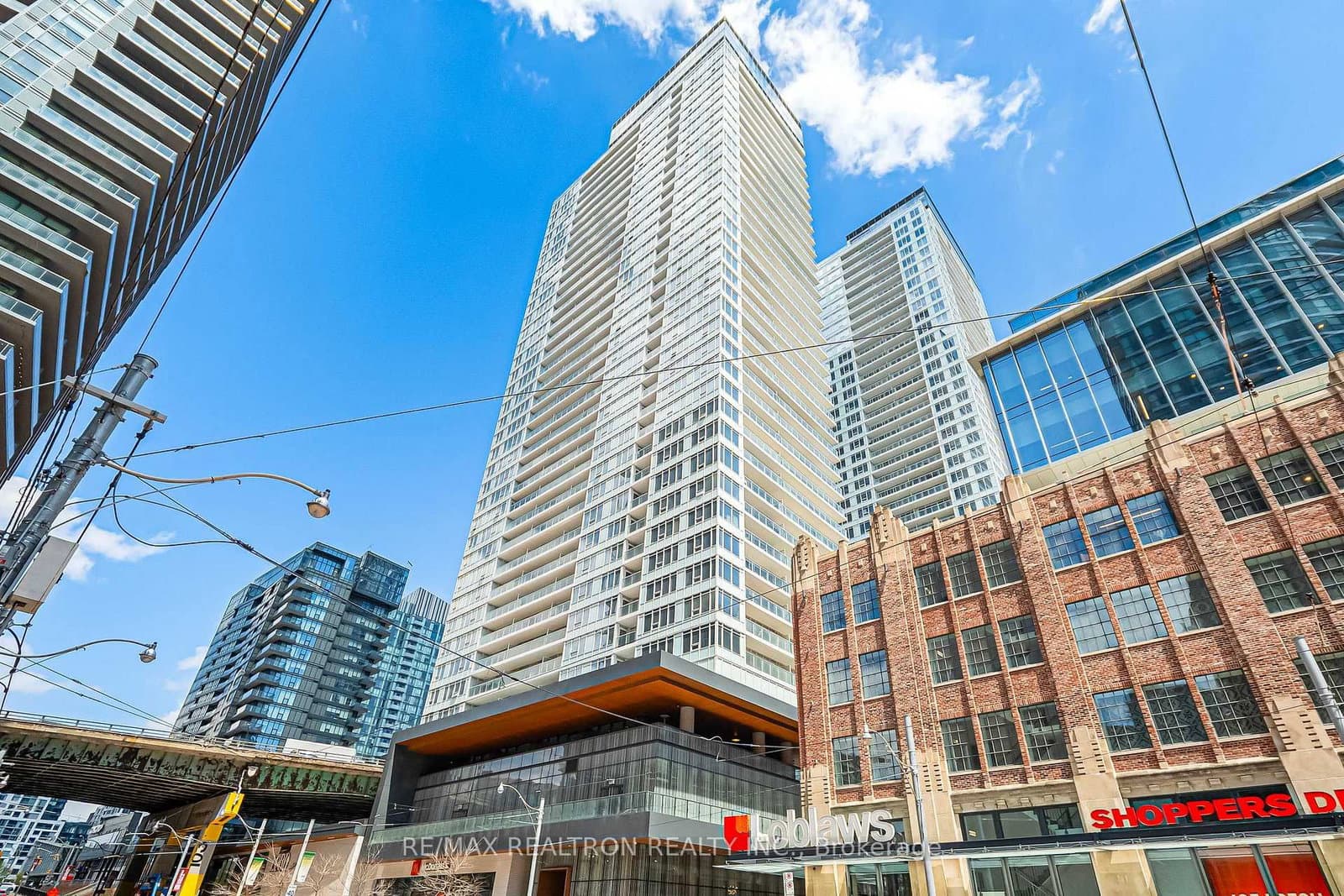 19 Bathurst Street, Unit 811 - Image 1