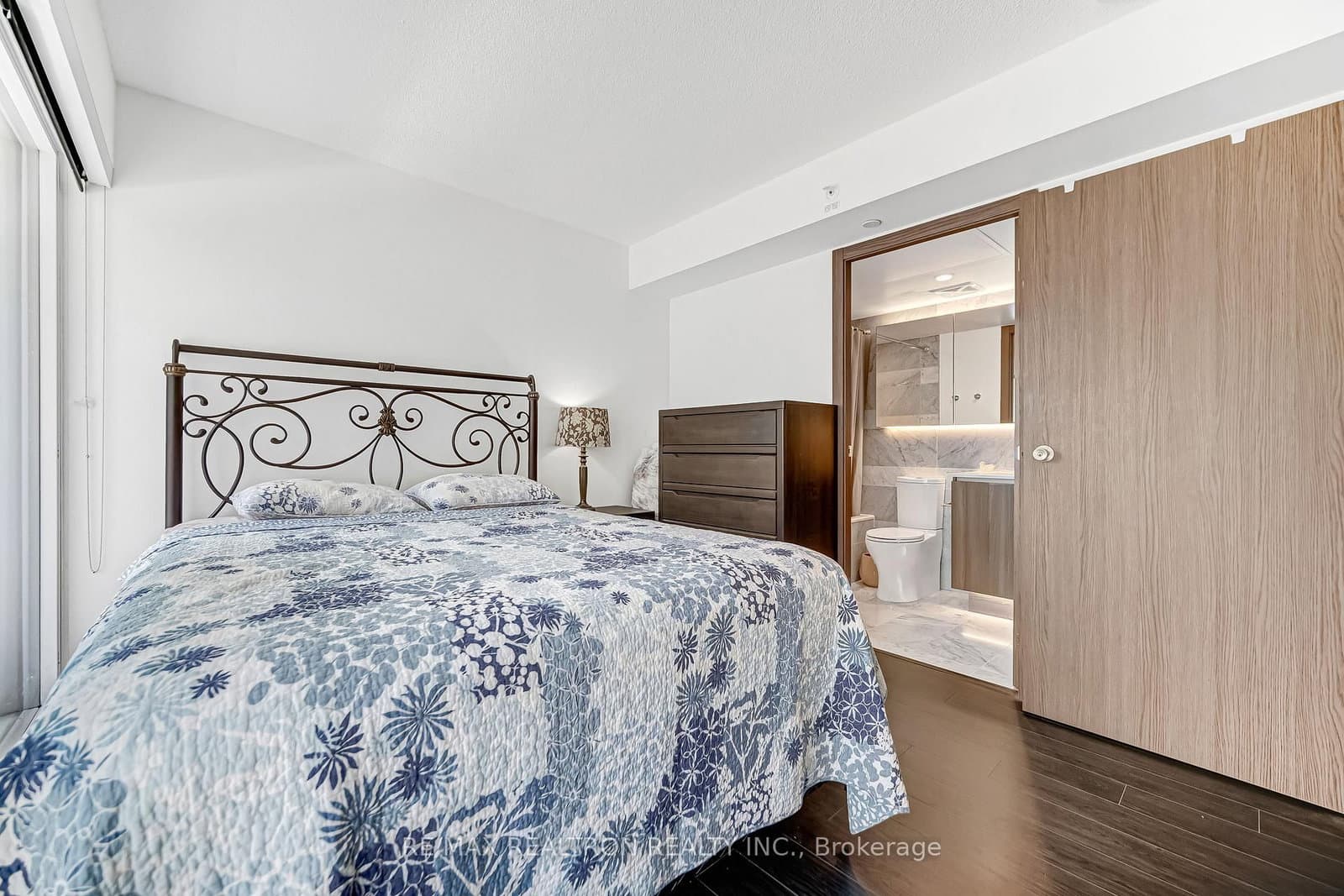 19 Bathurst Street, Unit 811 thumbnail 17