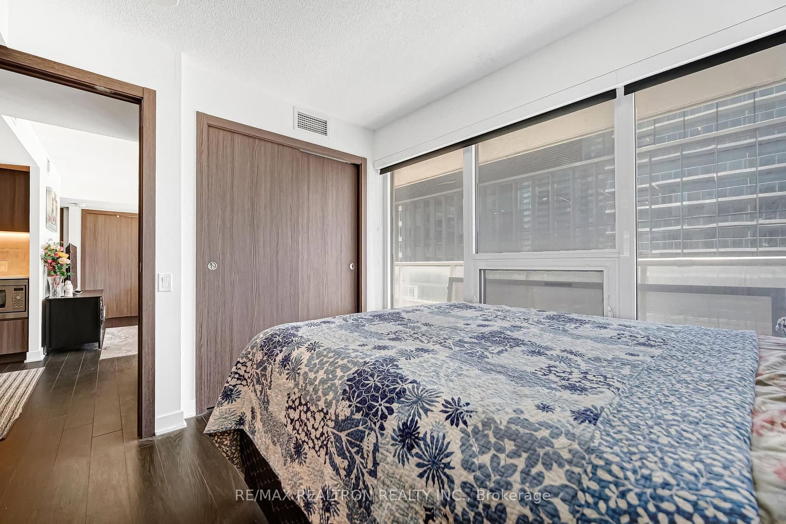 19 Bathurst Street, Unit 811 thumbnail 20