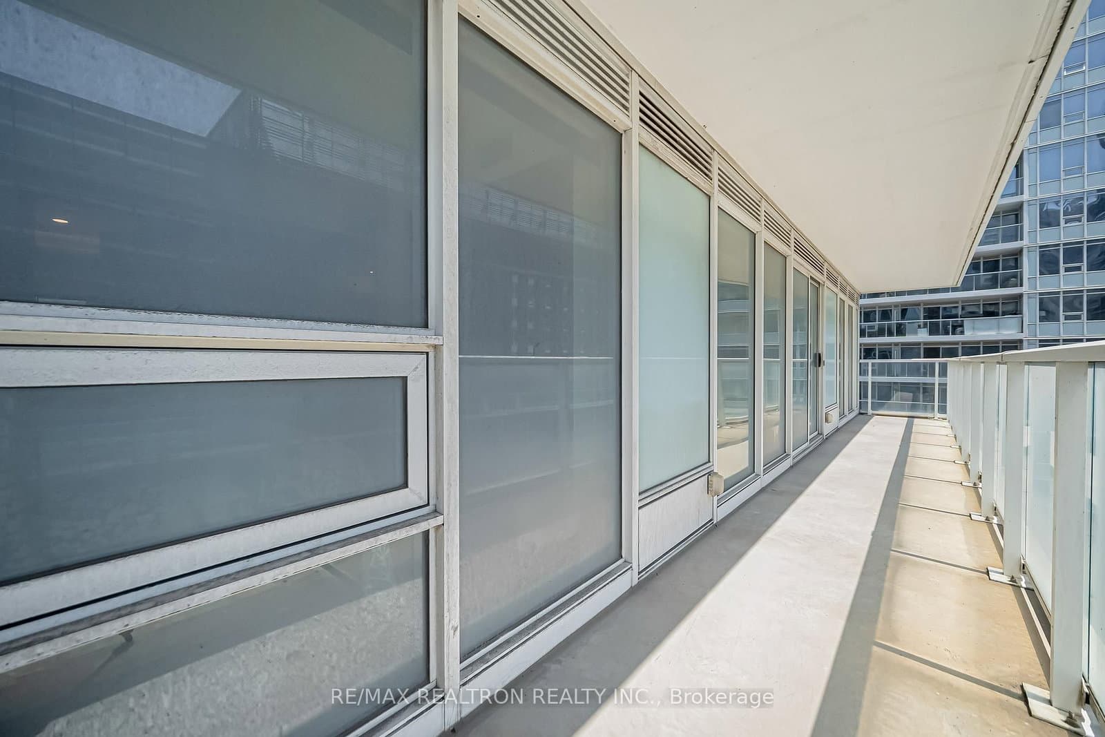 19 Bathurst Street, Unit 811 thumbnail 32