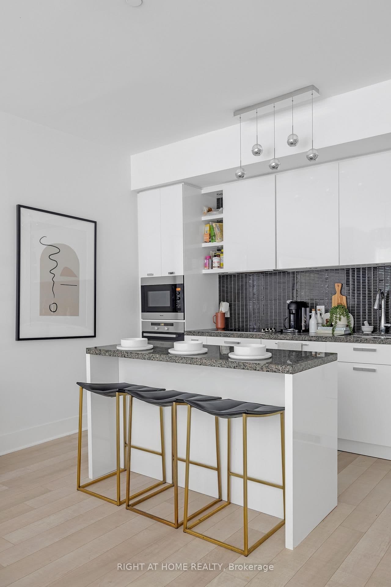 32 Davenport Road, Unit TH 101 thumbnail 13