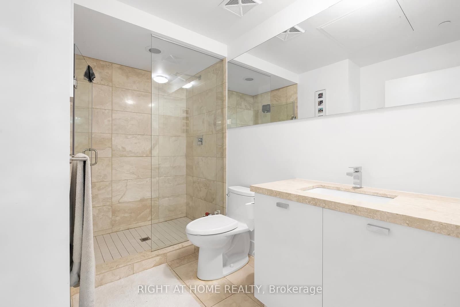 32 Davenport Road, Unit TH 101 thumbnail 18