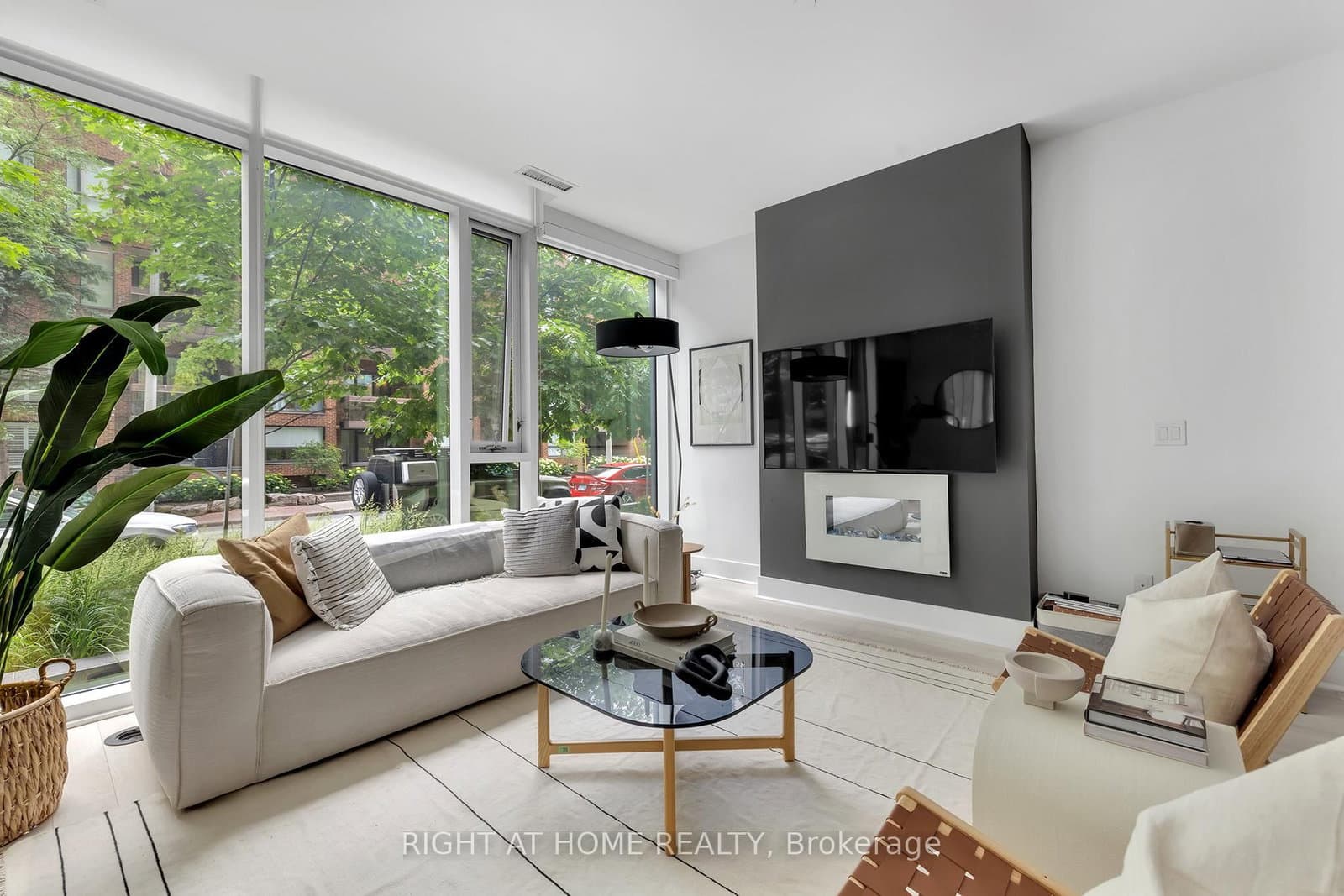 32 Davenport Road, Unit TH 101 thumbnail 2
